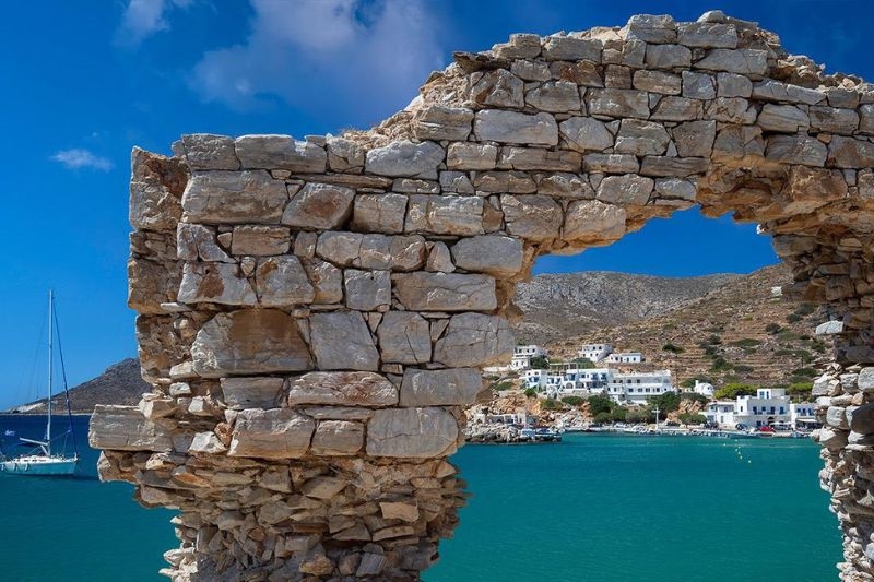 Sikinos: Tribute to the small Aegean island with its pristine beaches