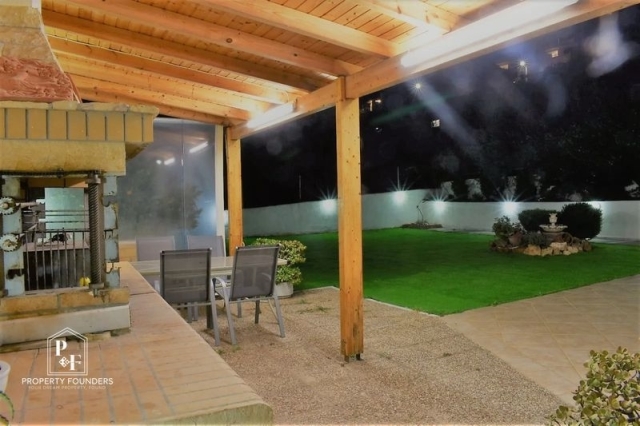 (For Sale) Residential Detached house || East Attica/Saronida - 360 Sq.m, 5 Bedrooms, 950.000€ 
