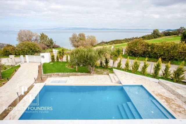 A Luxurious Beachfront Retreat in the Heart of Halkidiki 