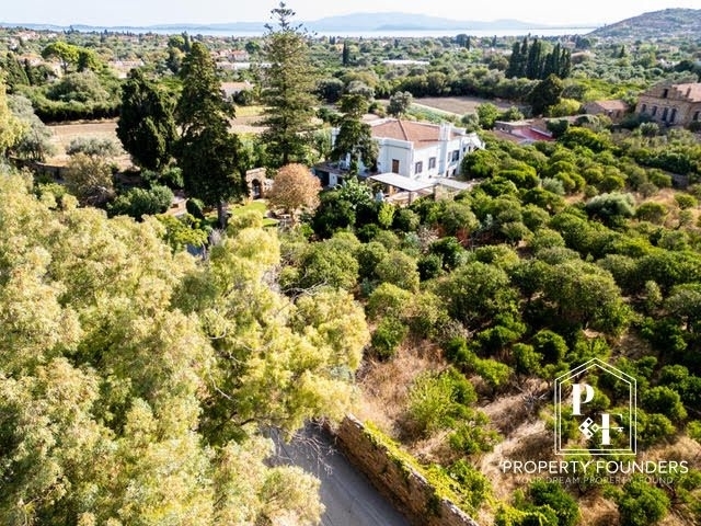 Elegant Historic Estate in Kambos, Chios – Listed Mansion with Traditional Character 